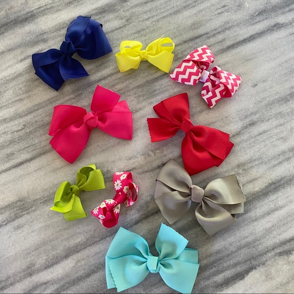 Other - Lot of girls bows 3” small and 5” big